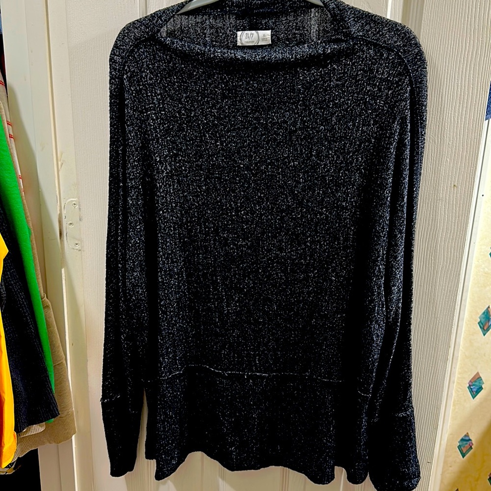 24/7 long sleeve. Super comfy. Maurice’s. XL